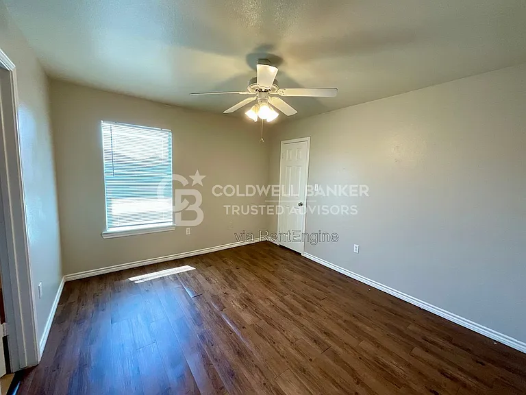 910 N Bangor Ave #B — Photo 4