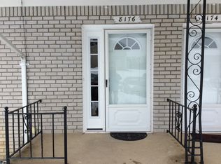 8176 Summit Rdg, White Lake, MI 48386