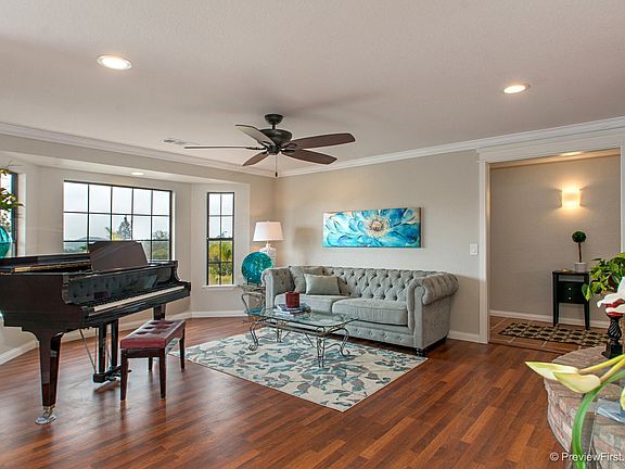 3rd image of 227 Bavaria Dr