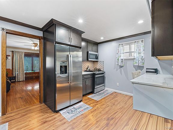 3rd image of 554 Grant Avenue