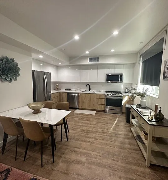 124 S Croft Ave #101 — Photo 20