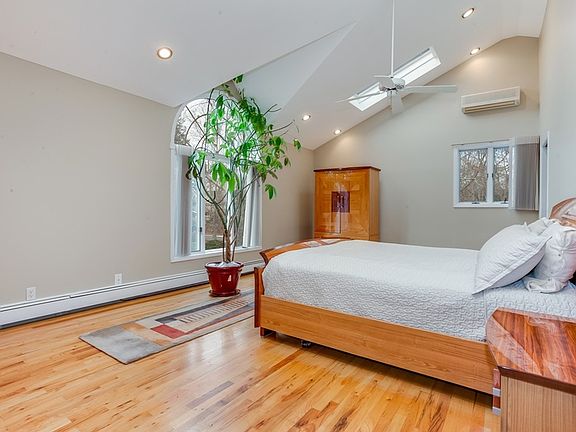 4th image of 5 Forrest Ln