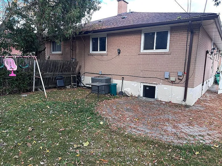 10 Aloma Cres — Photo 22