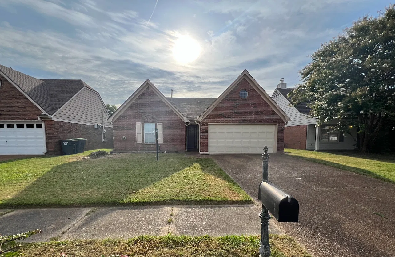 3 bed, 1315 sqft, $1,995 — Photo 1