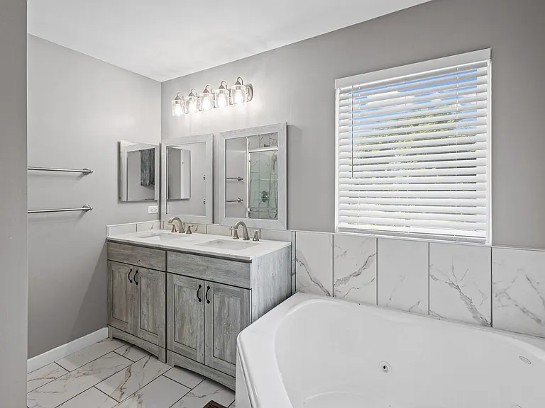 5117 Woodmere Ct — Photo 15