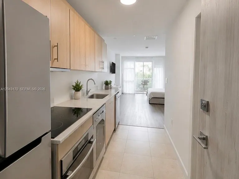 10275 Collins Ave #115 — Photo 8