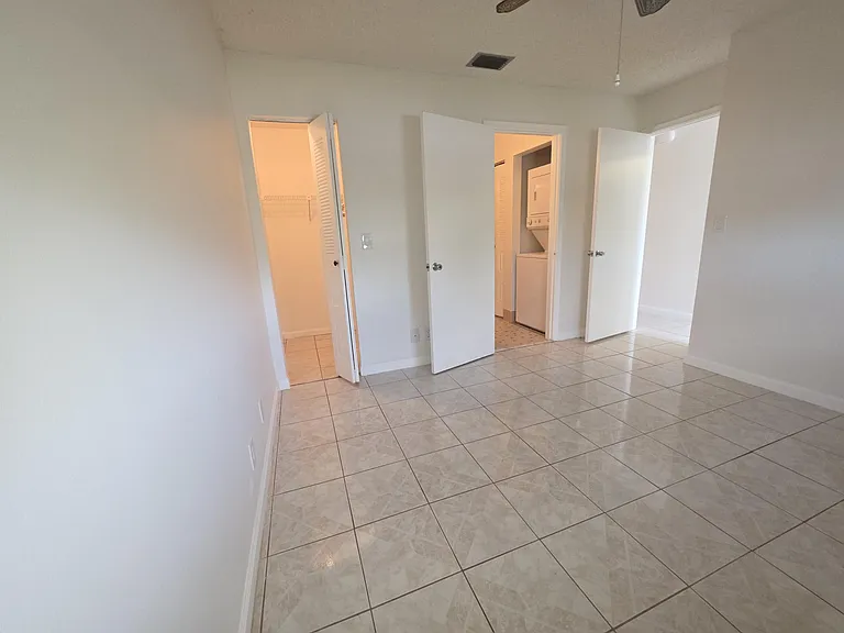 5445 Glenda St — Photo 15