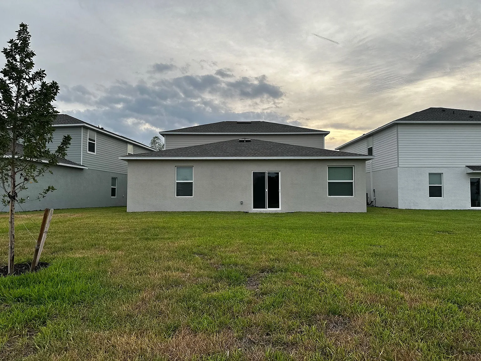 5 bed, 2825 sqft, $2,850 — Photo 2