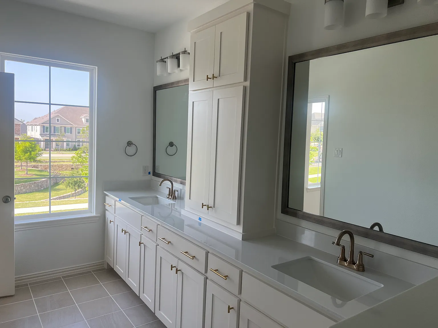 3 bed, 2.5 bath, 2115 sqft, $2,895 — Photo 3