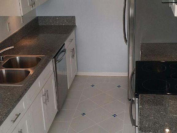 Undermount Showcase Lighting