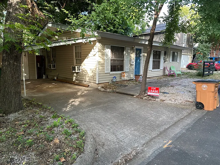 205 W 46th St — Photo 17