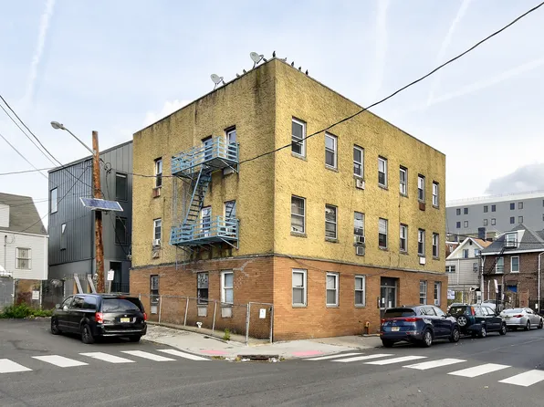 16 Hopkins Avenue image 1 of 15