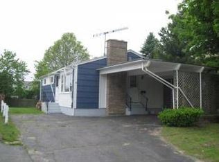 52 Admiral Kalbfus Rd, Newport, RI 02840