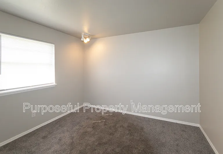 2624 N Markwell Ave — Photo 13