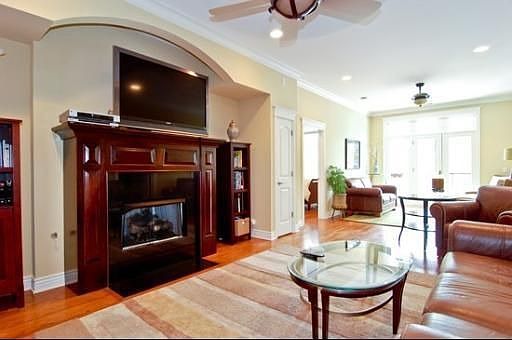 2nd image of 4927 N Damen Ave APT 2E
