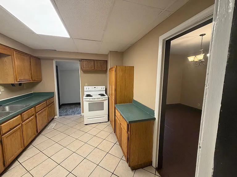 1820 Clarendon Ave — Photo 13