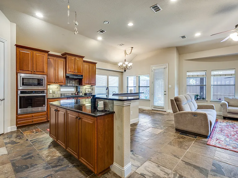 4654 Phillip Dr — Photo 10