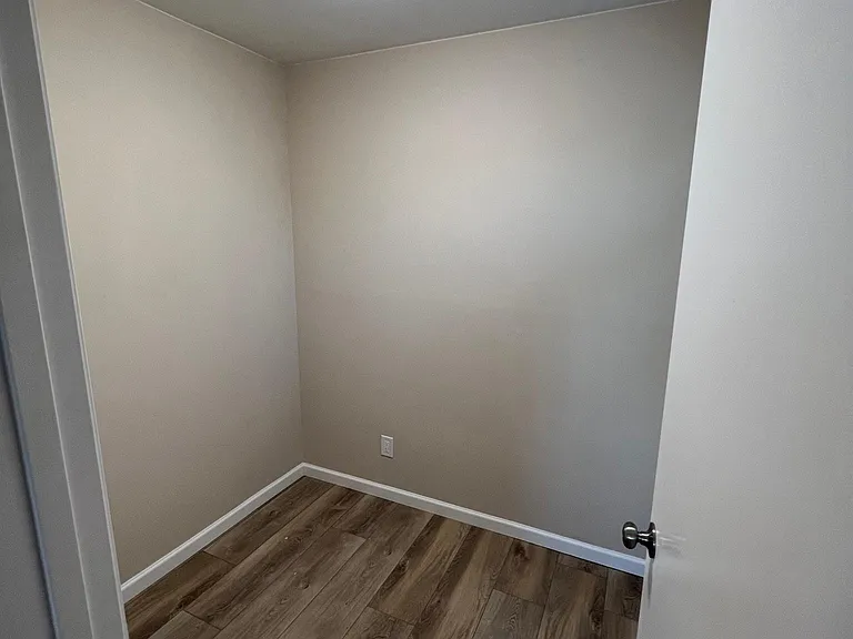 1373 Columbia St — Photo 12