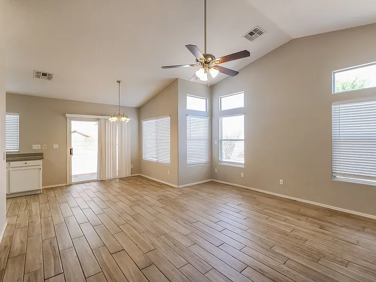 3430 N Saffron — Photo 6