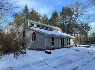 26 Mountain St, Haydenville, MA 01039