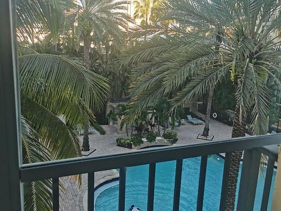 3rd image of 720 S Sapodilla Avenue #402