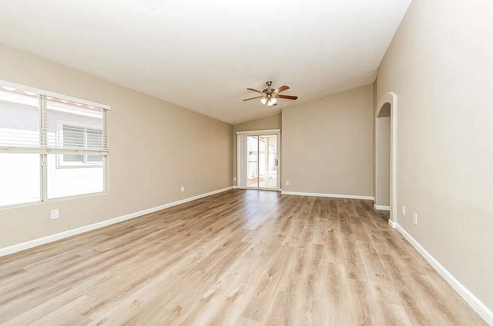 4 bed, 2.0 bath, 1606 sqft, $2,165 — Photo 3