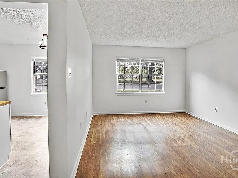 1220 E Victory Dr #1 — Photo 5