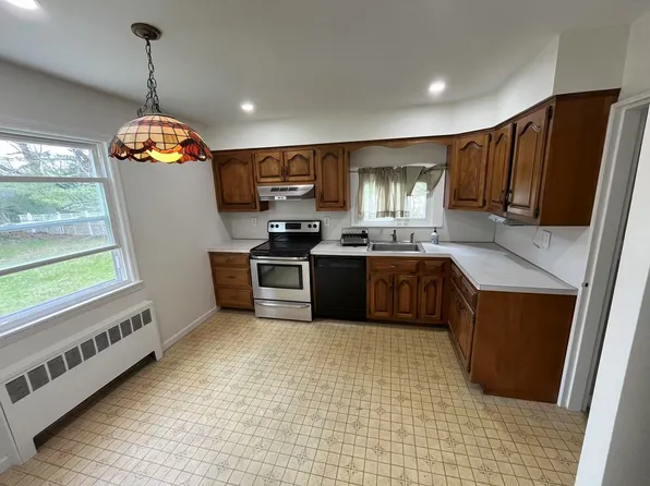 (undisclosed Address), Commack, NY 11725