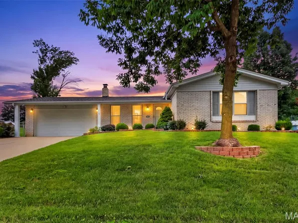 3020 Mockingbird Dr, Saint Charles, MO 63301