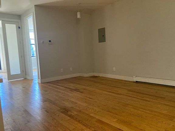 4th image of 1054 Putnam Ave APT 2