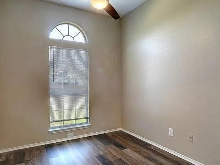 233 Dartmouth Dr — Photo 5