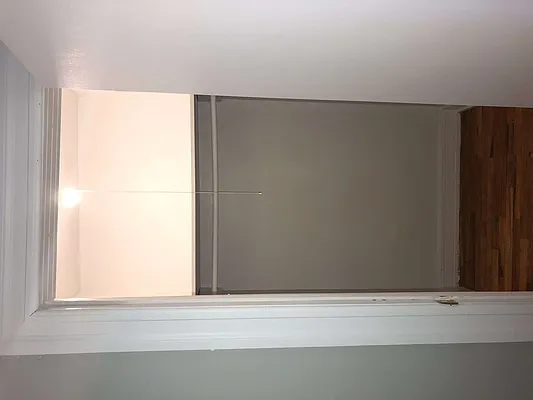 Rented by Realty 2000 Associates Ltd | media 25