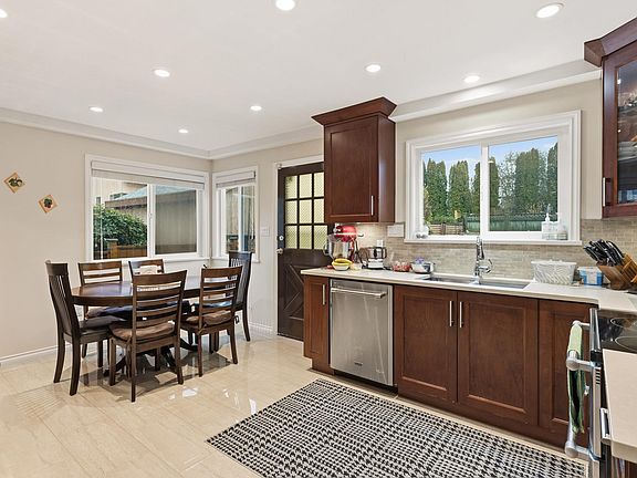 5th image of 4729 Canada Way