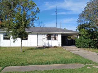 2133 N Butterfly Cir, Gretna, LA 70056