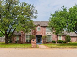 1003 Colonial Ct, Kennedale, TX 76060