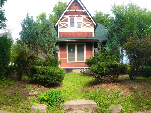 1048 Everett Ct, Saint Paul, MN 55108