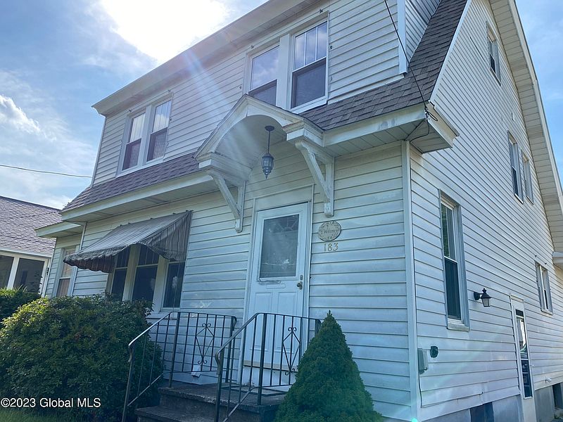 3rd image of 183 N Lake Avenue