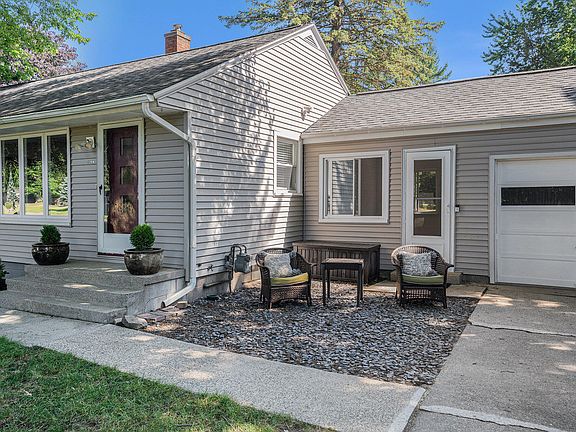3rd image of 1239 Ione Ave