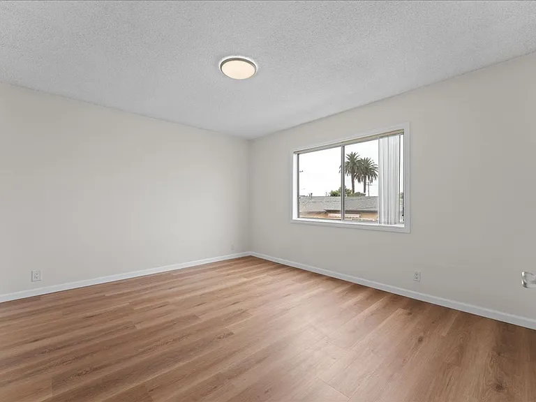 1437 E Windsor Rd #7 — Photo 10