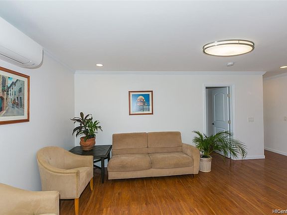4th image of 2240 Metcalf St #A