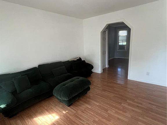 4th image of 663 Spring Garden St