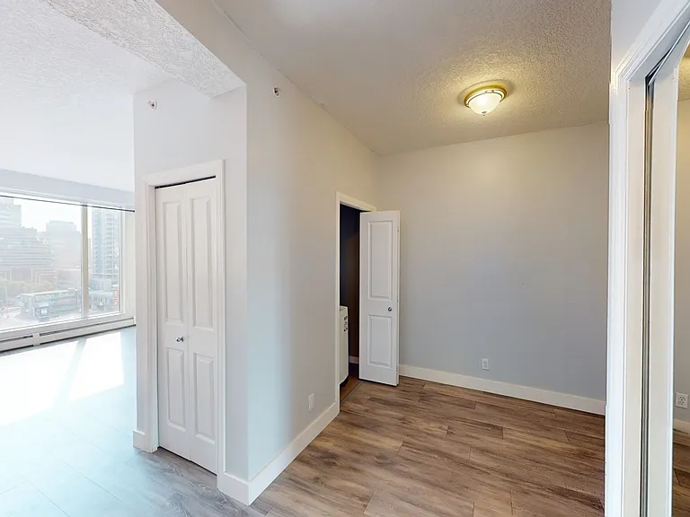 1053 10th St SW #812 — Photo 8