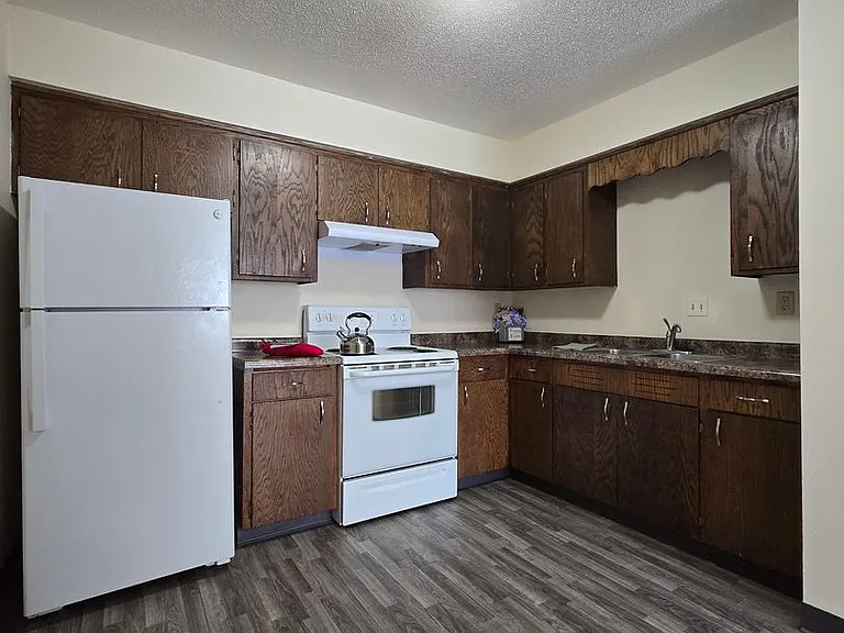 904 Thomas Ave NE — Photo 1