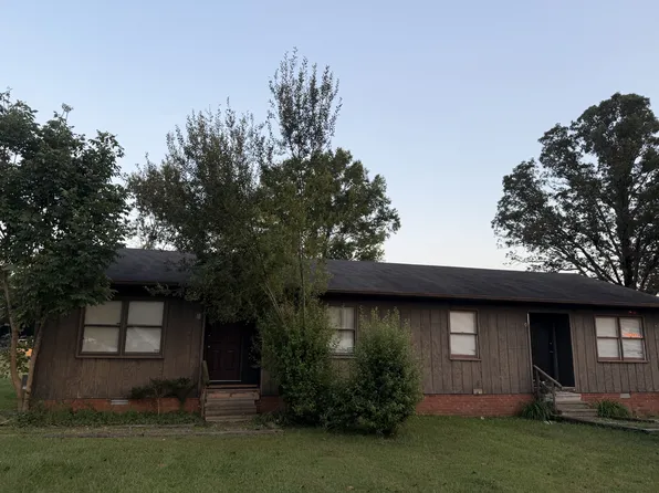1515 Rogers Cir, Manchester, TN 37355