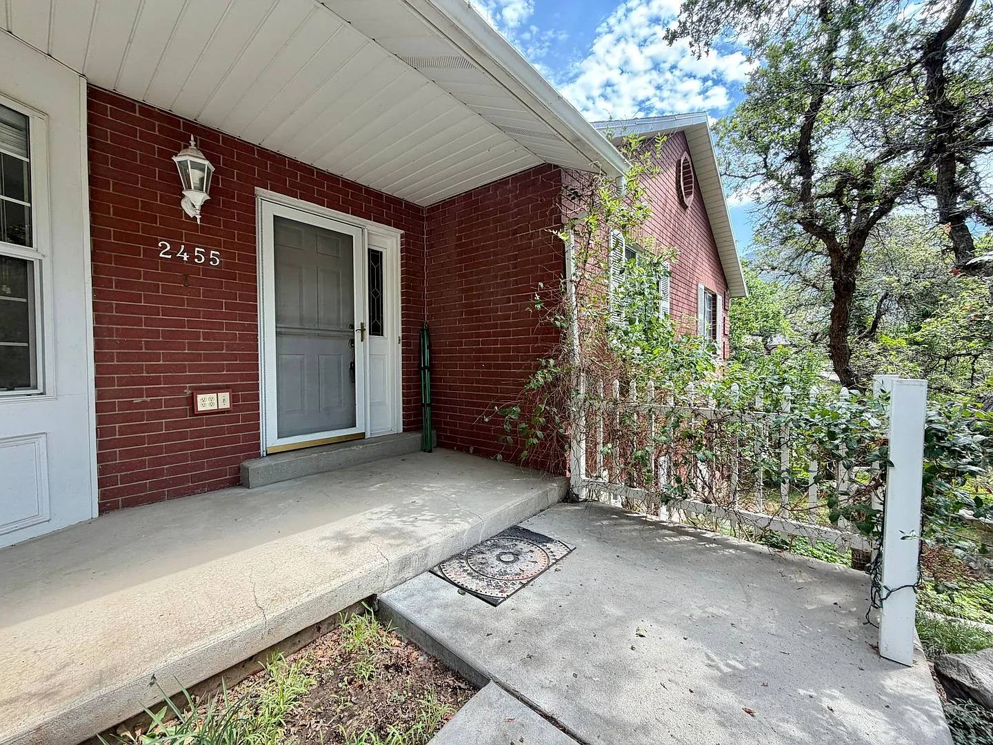 5 Bedroom Home + 2 Car Garage + Finished Basement + Large Private Yard — Photo 3