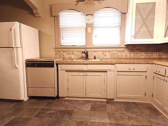 4th image of 603 N Wasson St