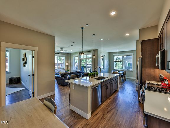 3rd image of 400 Baker Drive #TE207