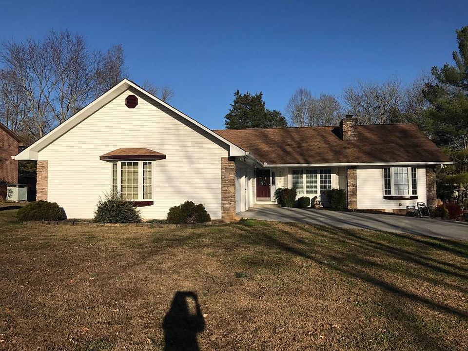 1st image of 3236 Fairoaks Dr