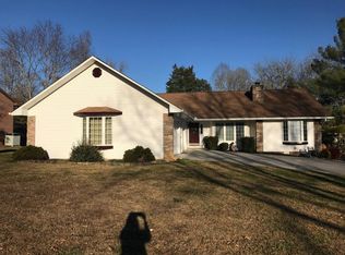 3236 Fairoaks Dr, Maryville, TN 37803
