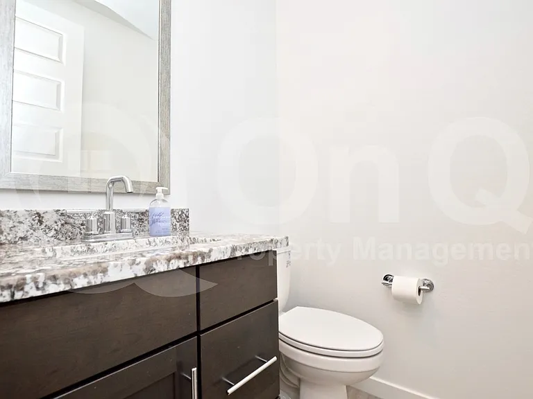 1078 E Sabino Dr — Photo 8